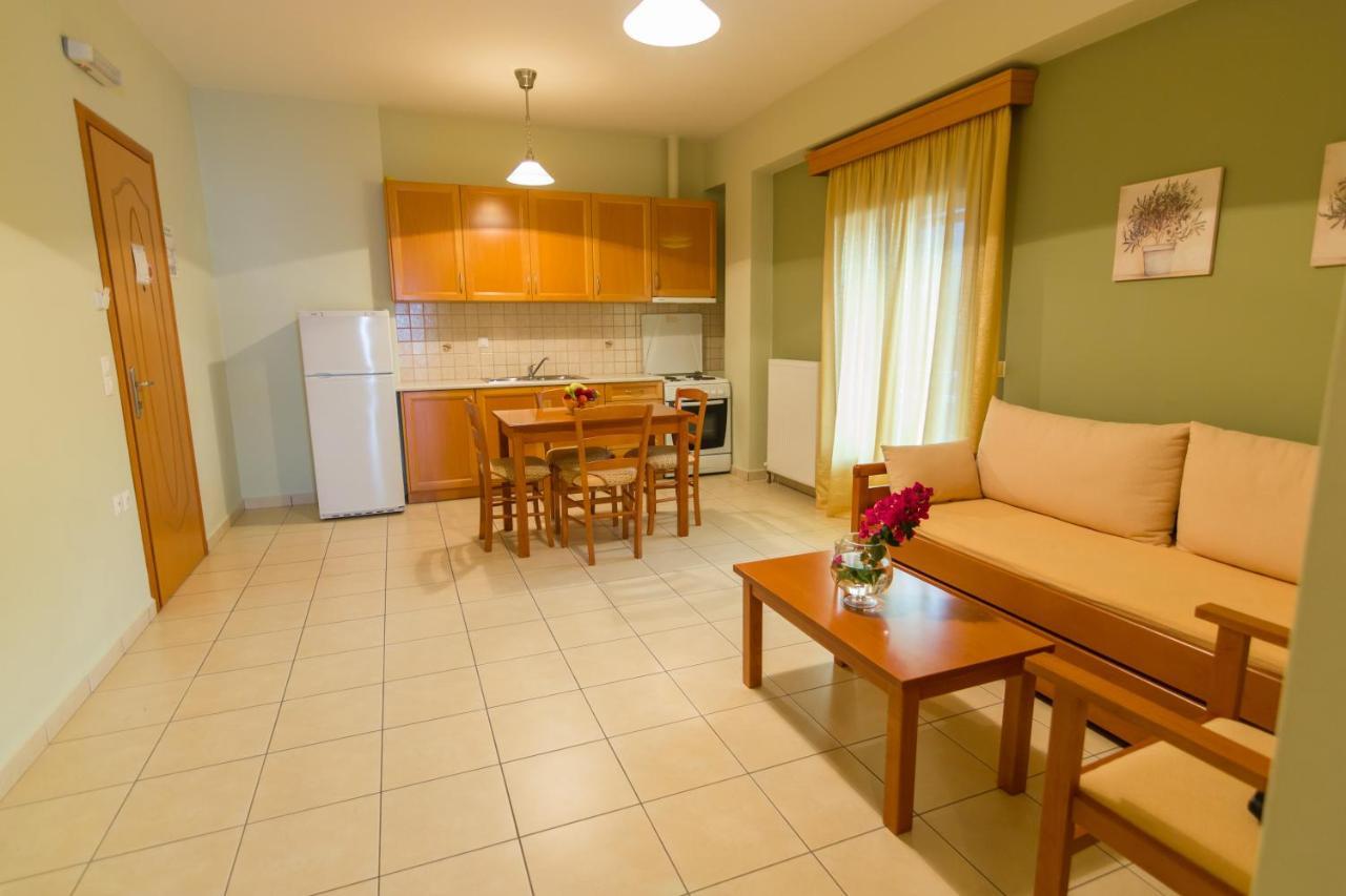 Polichni Hotel Leonidio Bagian luar foto