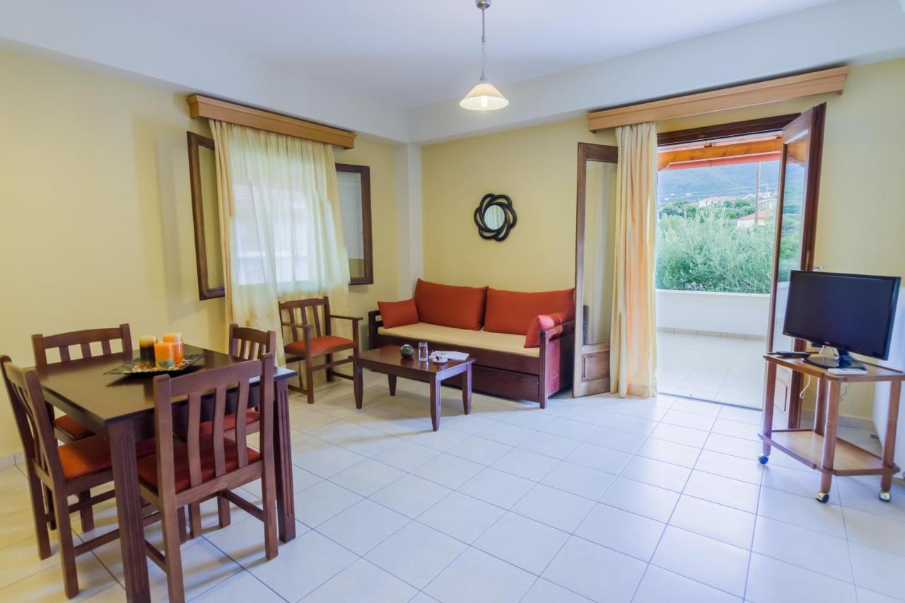Polichni Hotel Leonidio Bagian luar foto
